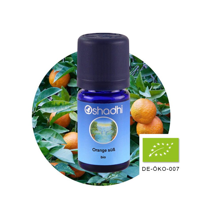 Orangenöl mit Orangenbaum im Hintergrund und Bio Zertifizierung