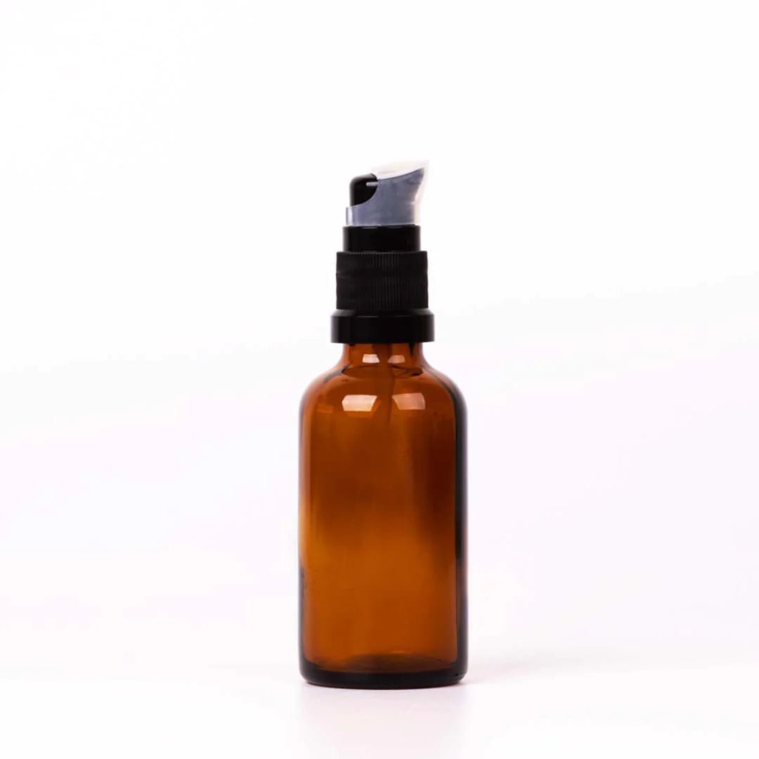 50ml Flasche braun mit schwarzem Pumper