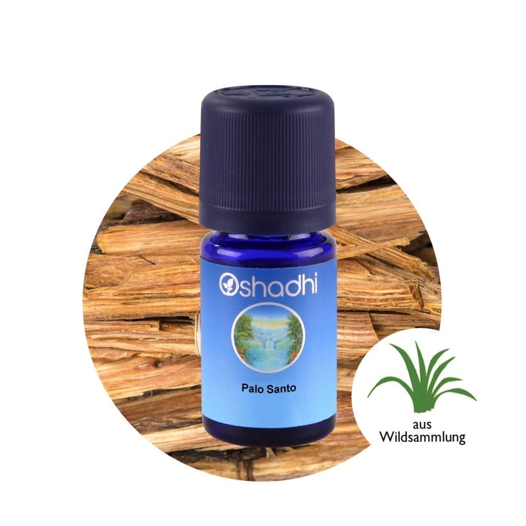 Palo Santo Öl mit Palo Santo Holz im Hintergrund