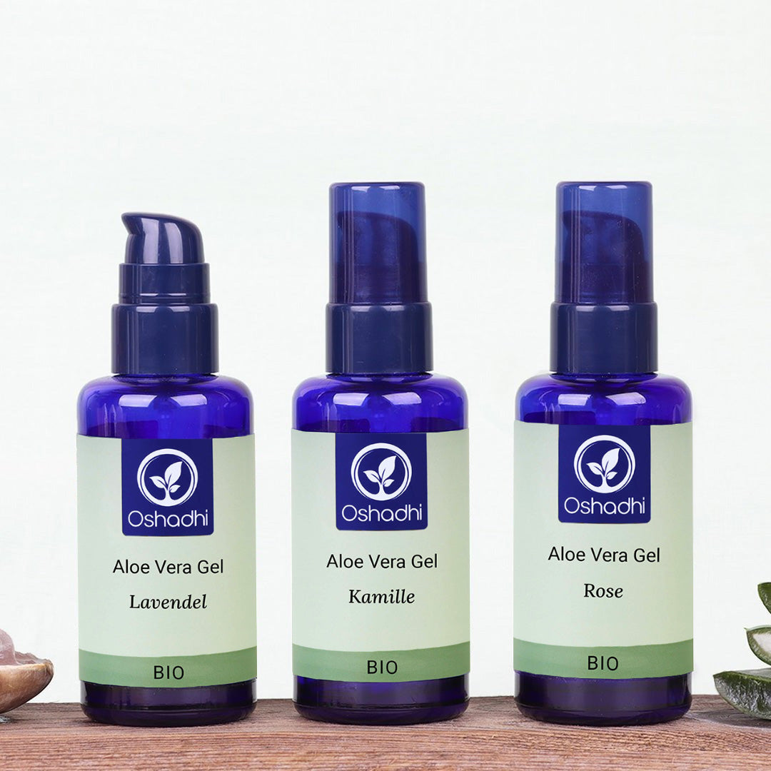 Drei blaue Flaschen mit Aloe VeraGel