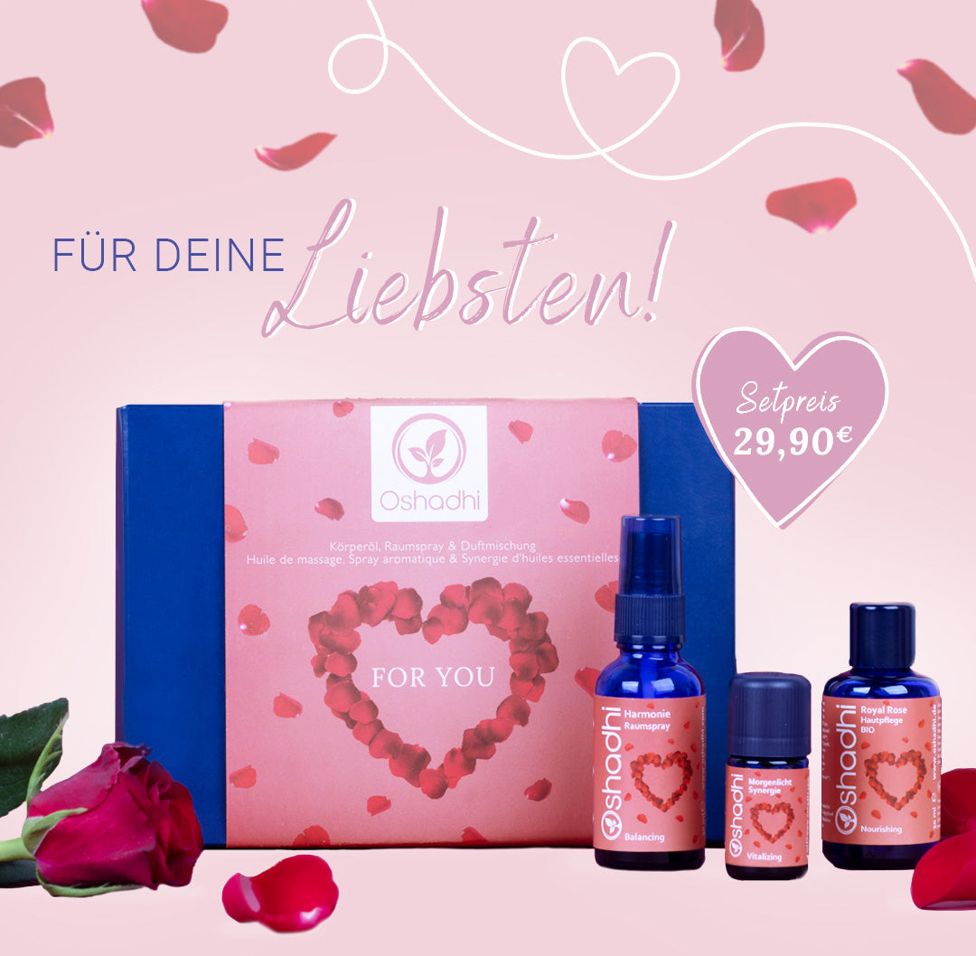 Ein Set mit körperöl, raumspray und duftmischung 
